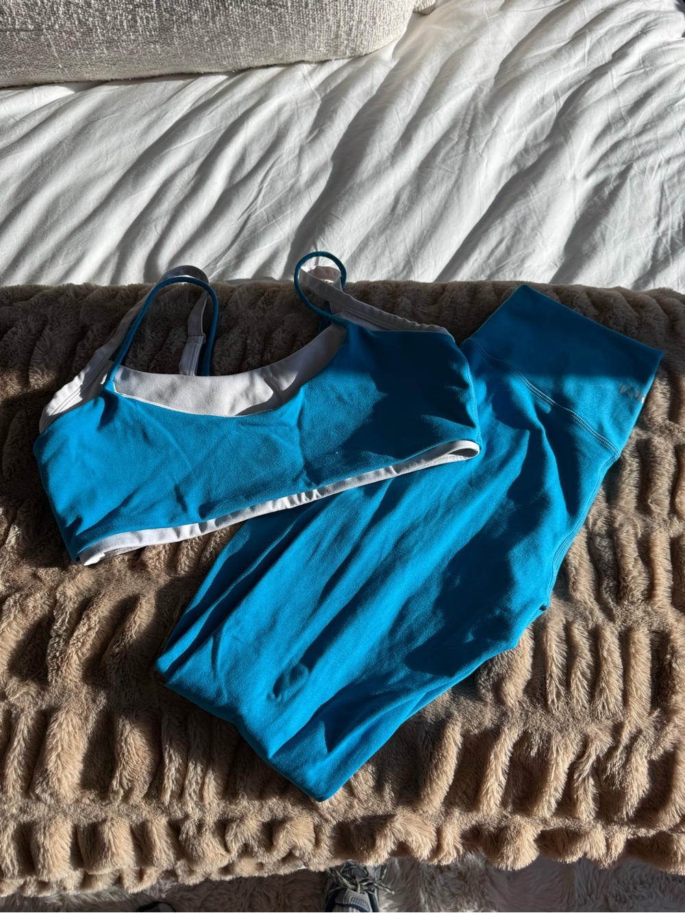 Form Active Aqua Blue Sports Bra and Legging Set, Size M